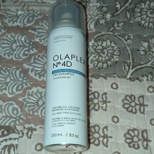 Olaplex No.4D.Clean Volume Dry Shampoo.